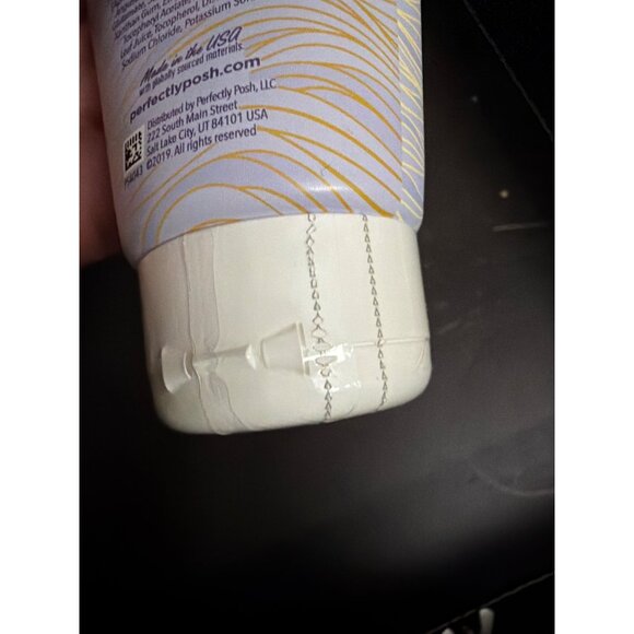 Mad For Lav Lavender Hand Crème Calming 3 Oz Perfectly Posh Sealed - Picture 2 of 3